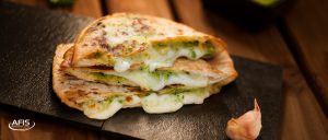 Naan Mozzarella & pesto d’herbes